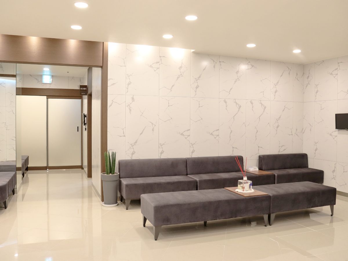 Hanshin waiting lounge