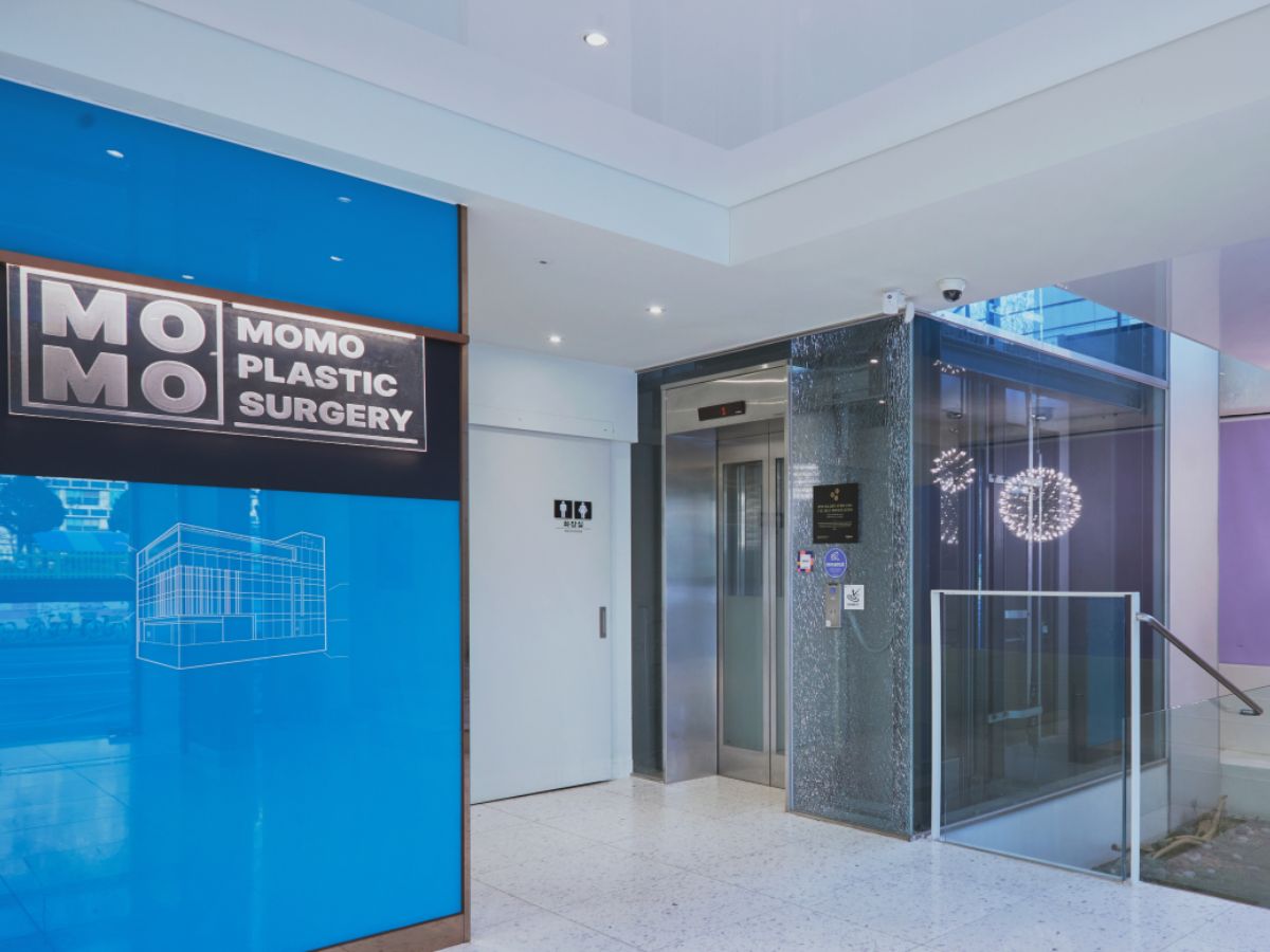 MOMO Hair Transplant Clinic Entrance