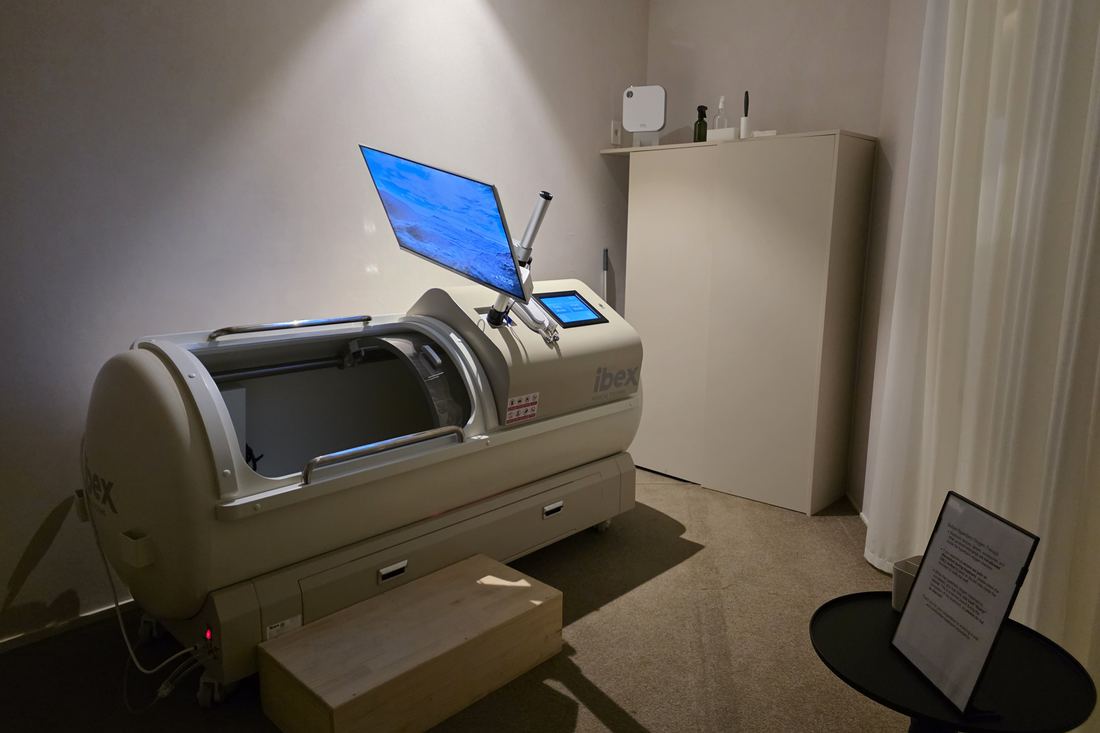 An IBEX hyperbaric oxygen chamber with an overhead screen, in its own room at Nucellin.