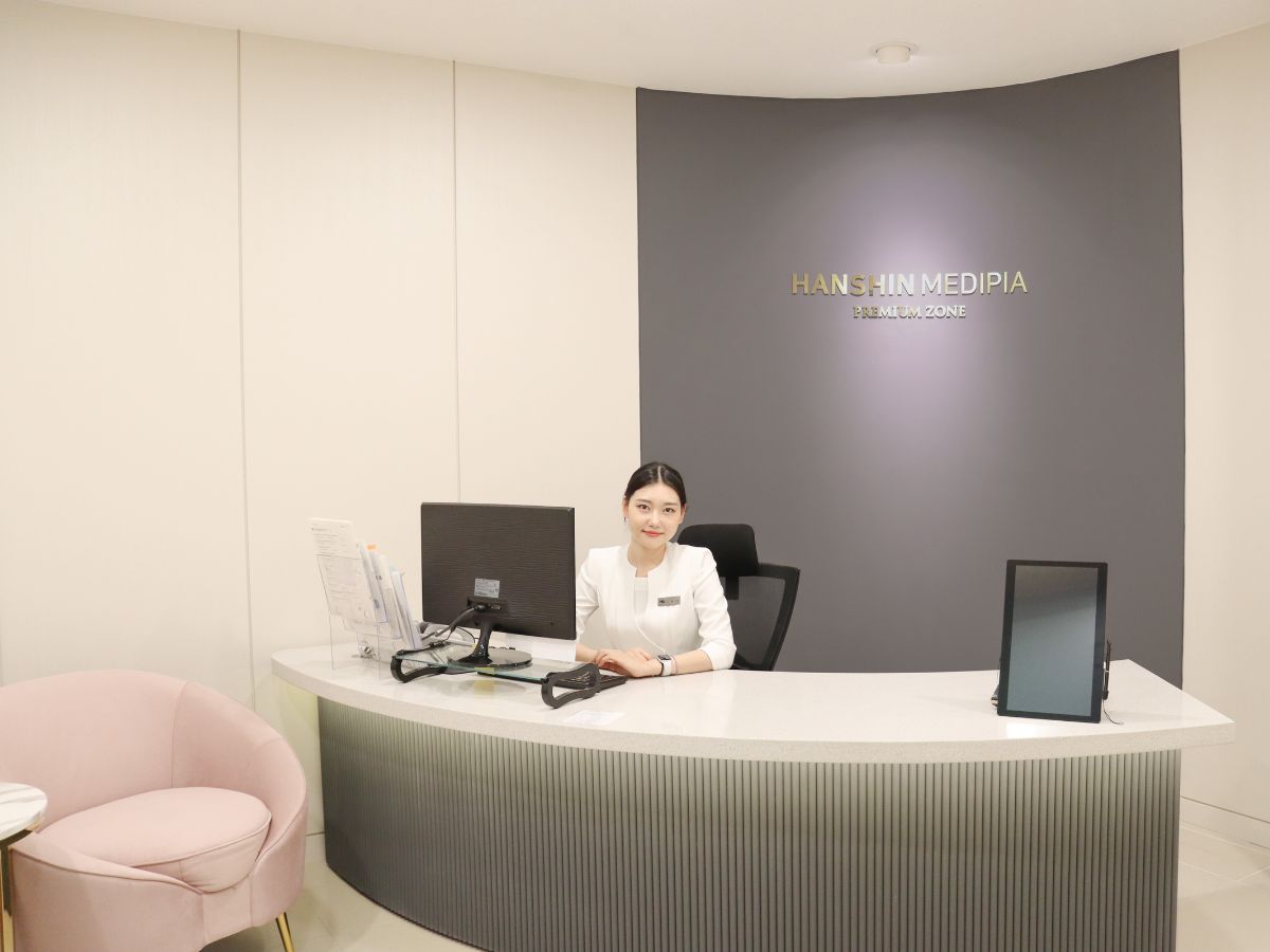 Hanshin front desk