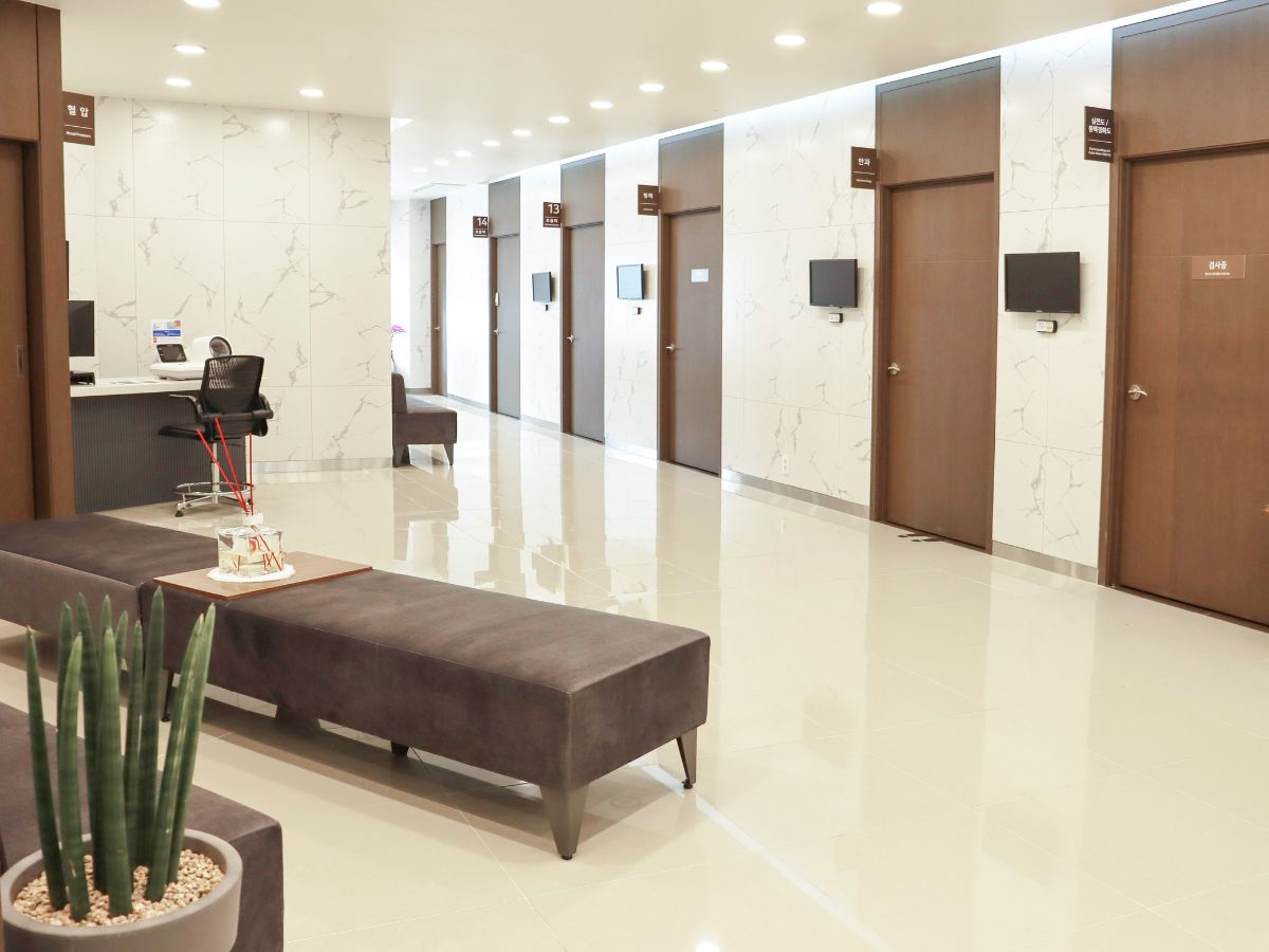 Hanshin waiting area