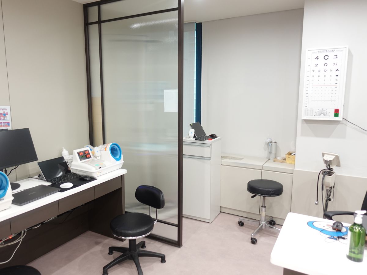Examination room with health-screening equipment at KMI (Korea Medical Institute)