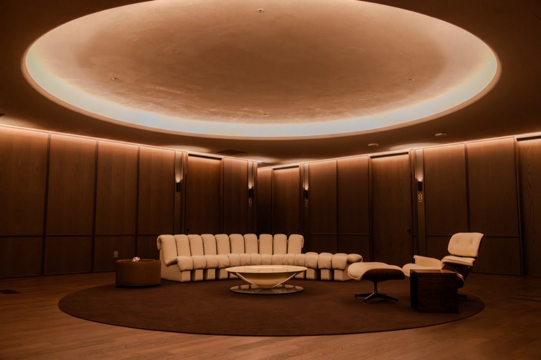 Guest lounge at Bumin Prestige Lifecare Center